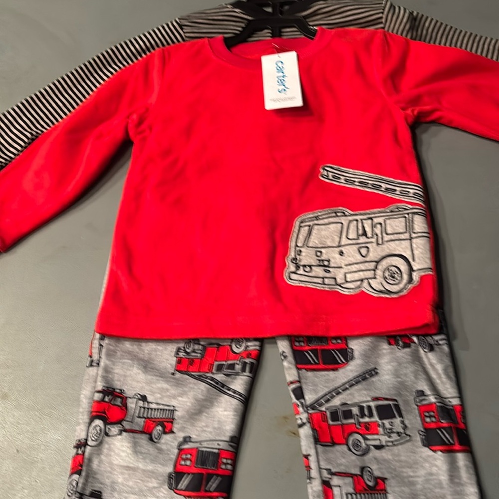 Carter’s size 2T boys pajama set